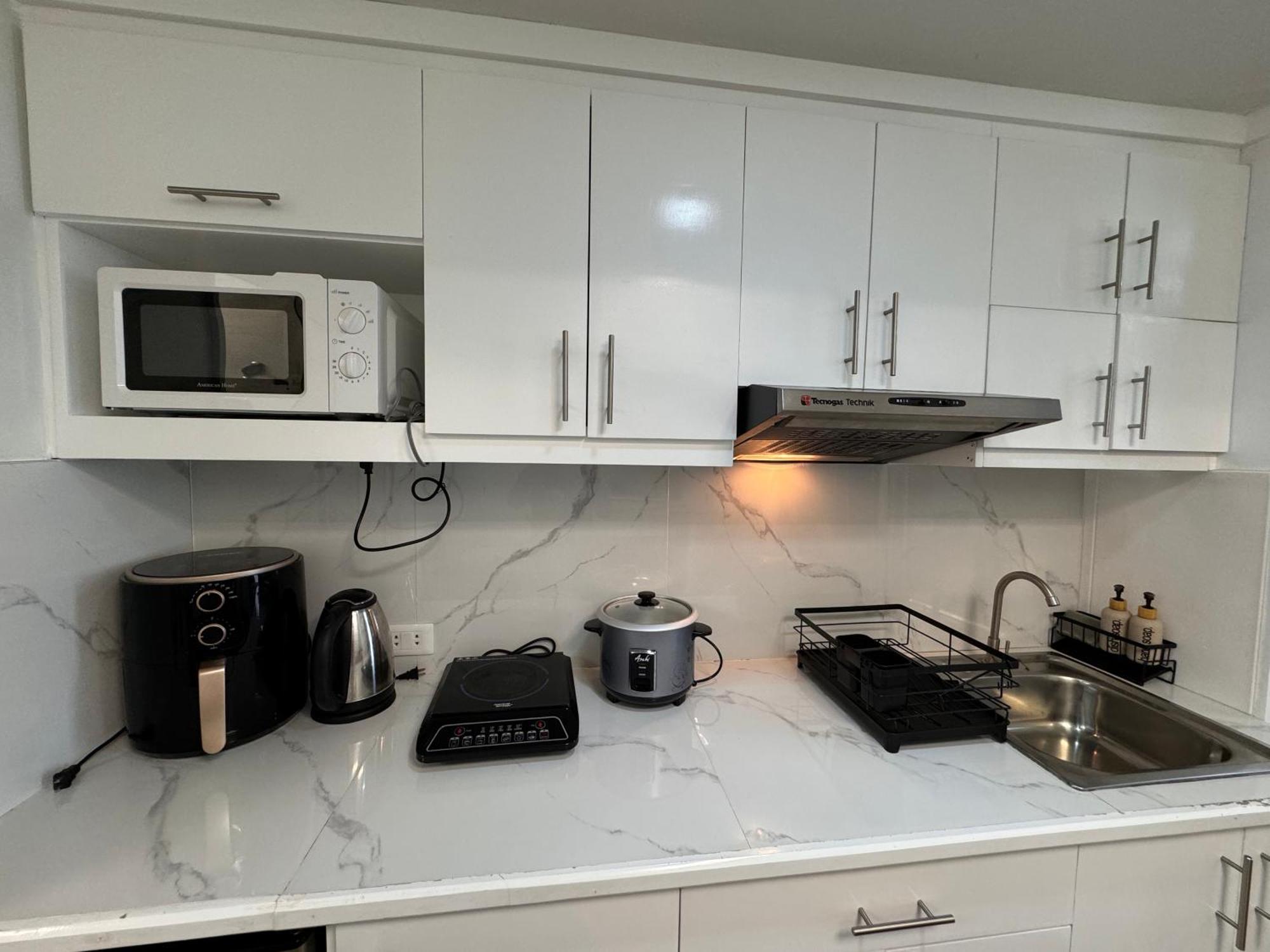 Cozyvilla At Pine Suites Tagaytay 2Br Or Studio With Free Parking 2Br In Basement Parking And Studio In Offsite Parking Tagaytay City Room photo